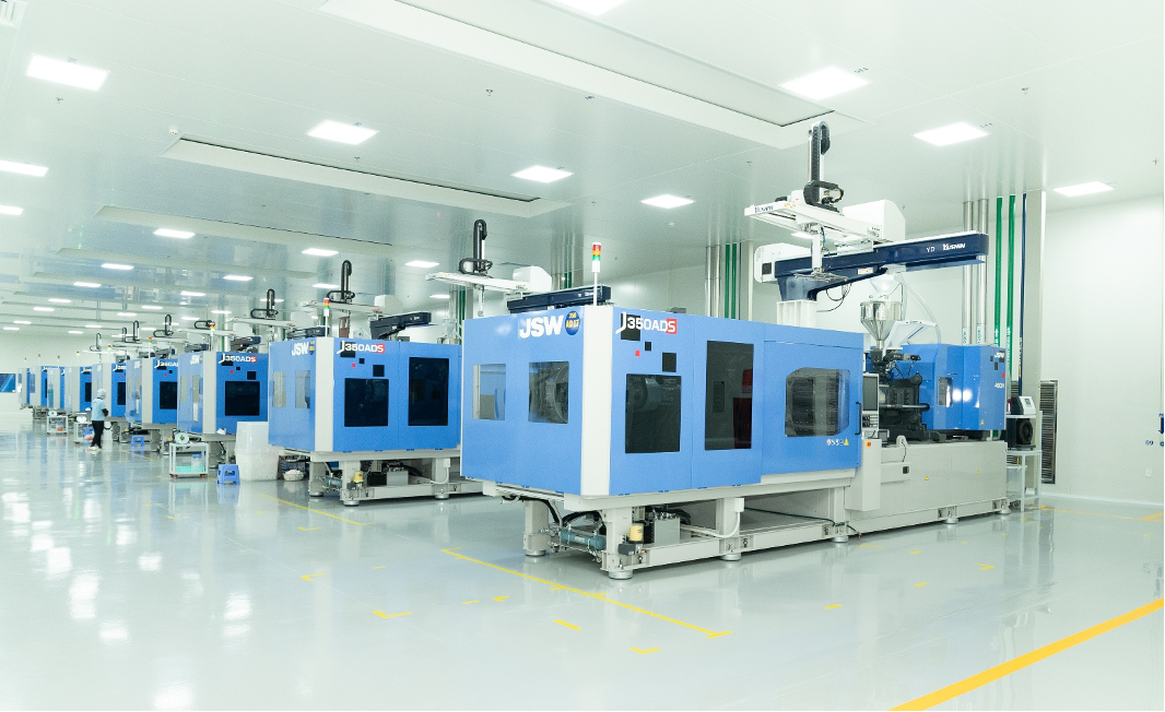 Modern, internationally certified production lines at Duy Tan’s manufacturing facility.