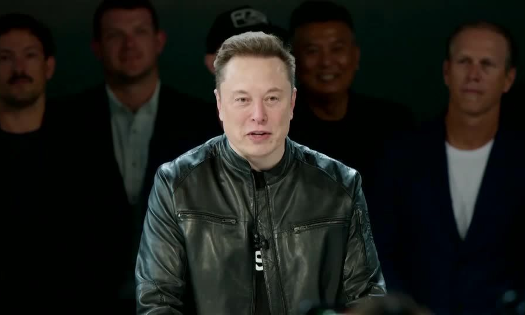 CEO Elon Musk của SpaceX tại trụ sở công ty ở Texas khi cổ phiếu SpaceX bắt đầu phiên giao dịch đầu tiên trên sàn Nasdaq ở New York ngày 12/6 - Ảnh: Reuters.