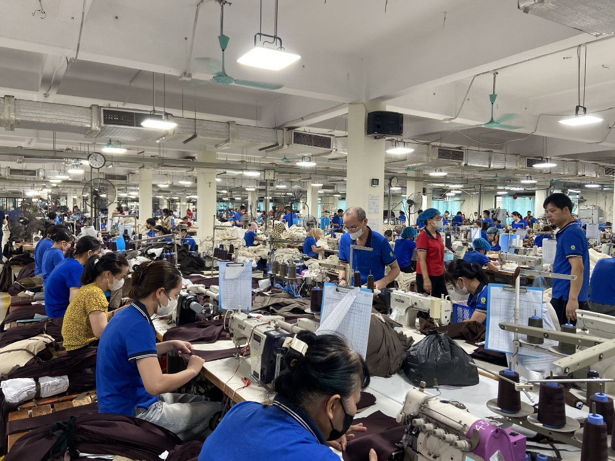Xưởng may tại Tổng công ty May Hưng Yên.
