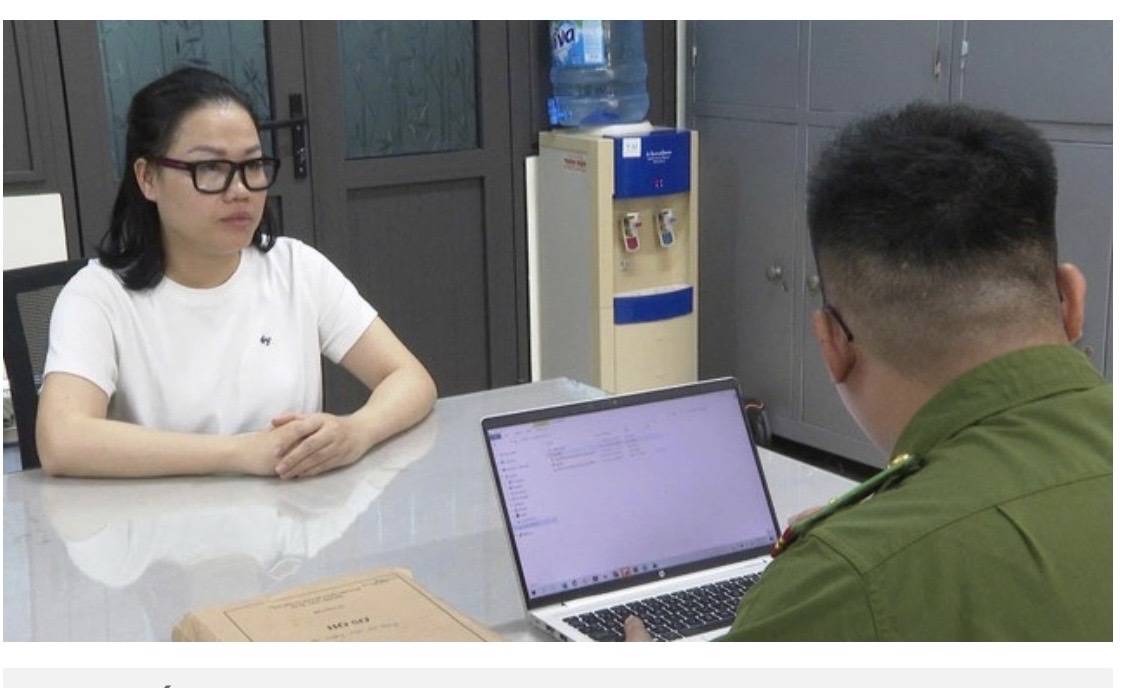 Đối tượng Mai Hà Trang tại Cơ quan Công an. Ảnh: Cổng thông tin điện tử Công an TP Hà Nội.