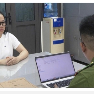 Đối tượng Mai Hà Trang tại Cơ quan Công an. Ảnh: Cổng thông tin điện tử Công an TP Hà Nội.