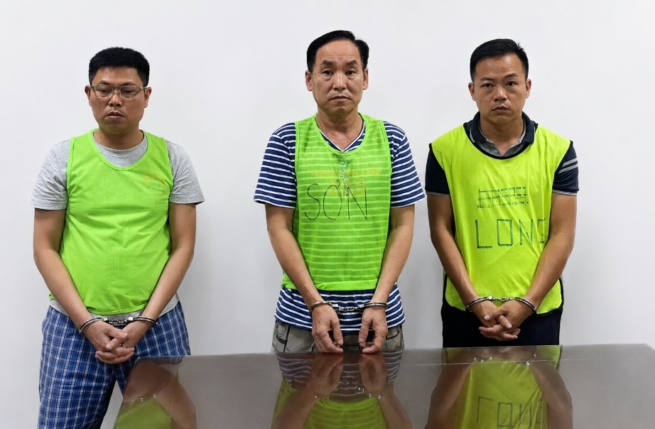 Các đối tượng: Nguyễn Khắc Sơn (trái), Đỗ Duy Cao (giữa), Nguyễn Hữu Cường (phải). Ảnh: Cổng thông tin điện tử Công an TP Hà Nội.