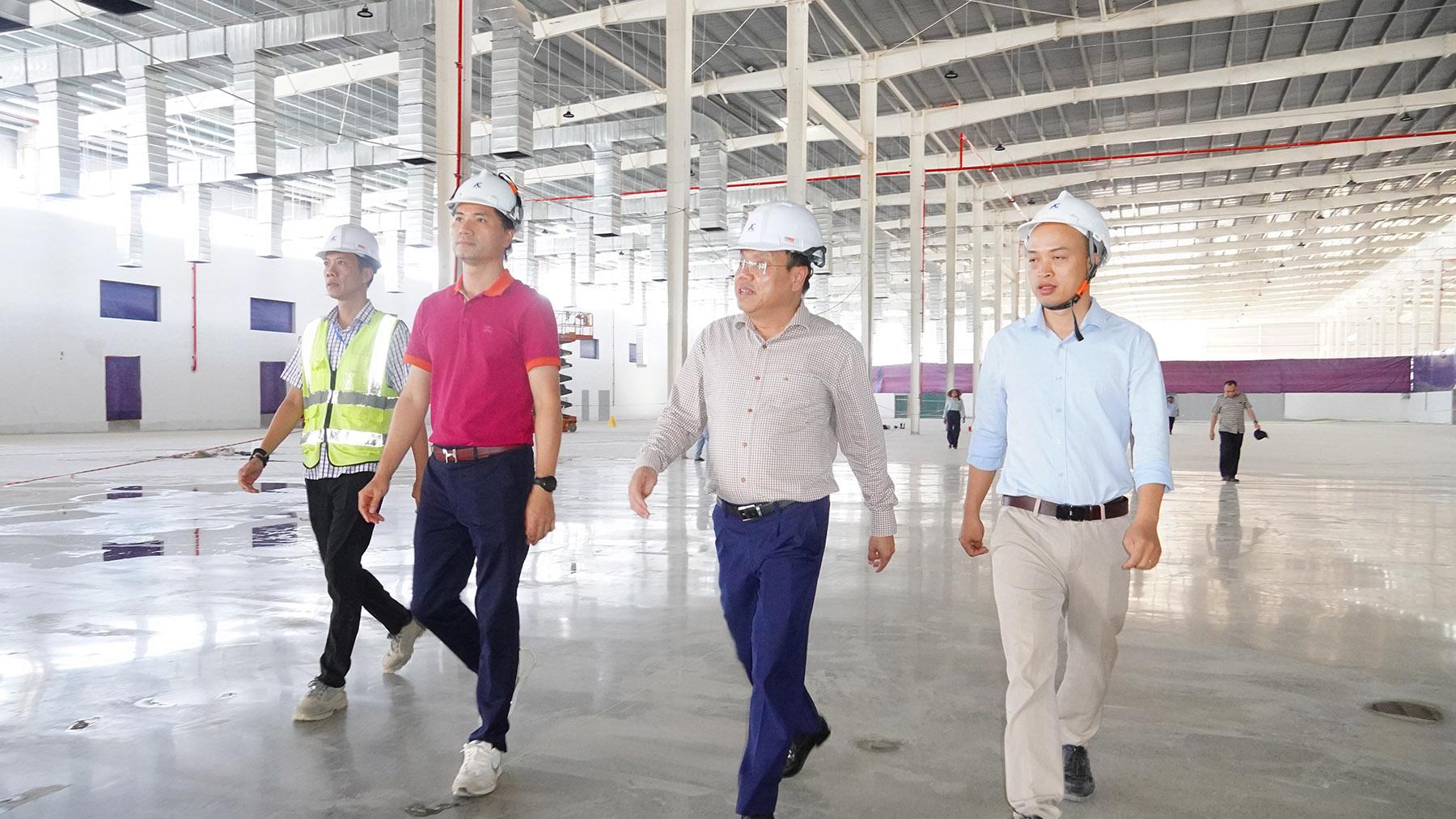 Phó Chủ tịch UBND tỉnh Quảng Trị Lê Đức Tiến kiểm tra tình hình triển khai các dự án tại Khu công nghiệp Quán Ngang