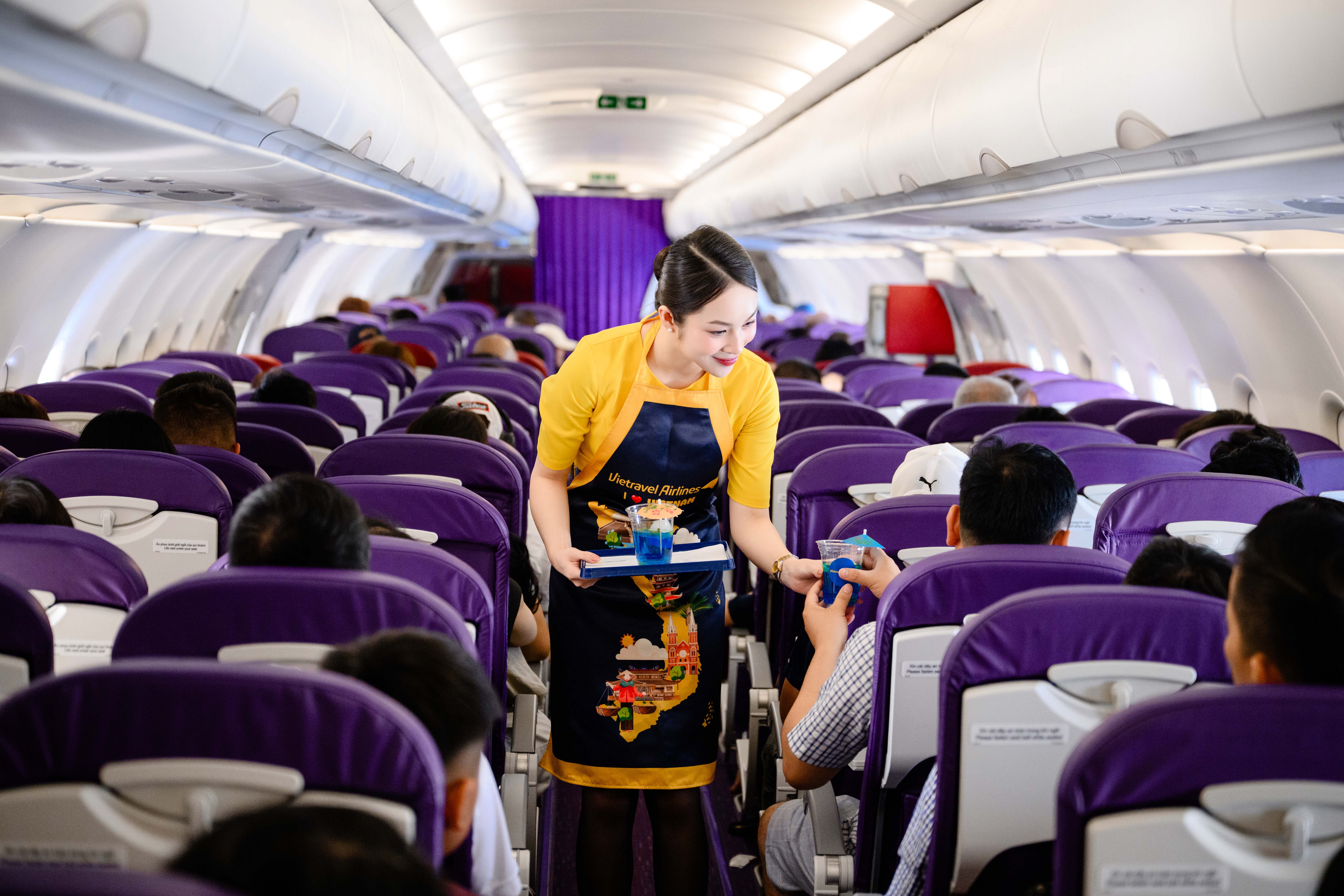 Mỗi chuyến bay là một hành trình trải nghiệm văn hóa bản địa của hành khách. Ảnh: Vietravel Airlines.