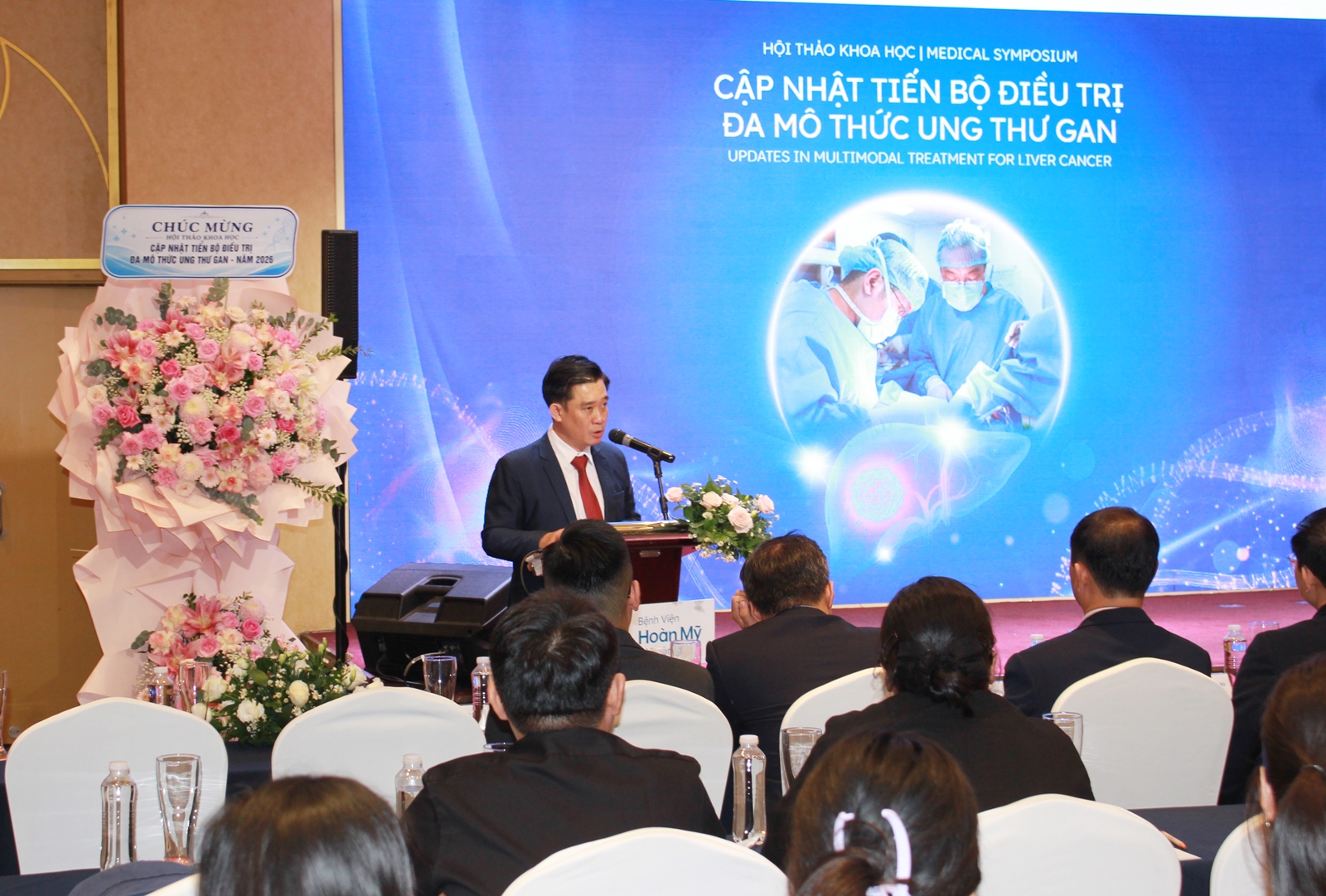 ThS.BS Nguyễn Ngọc Bảo Long, Giám đốc Bệnh viện Hoàn Mỹ Sài Gòn, chia sẻ kinh nghiệm.