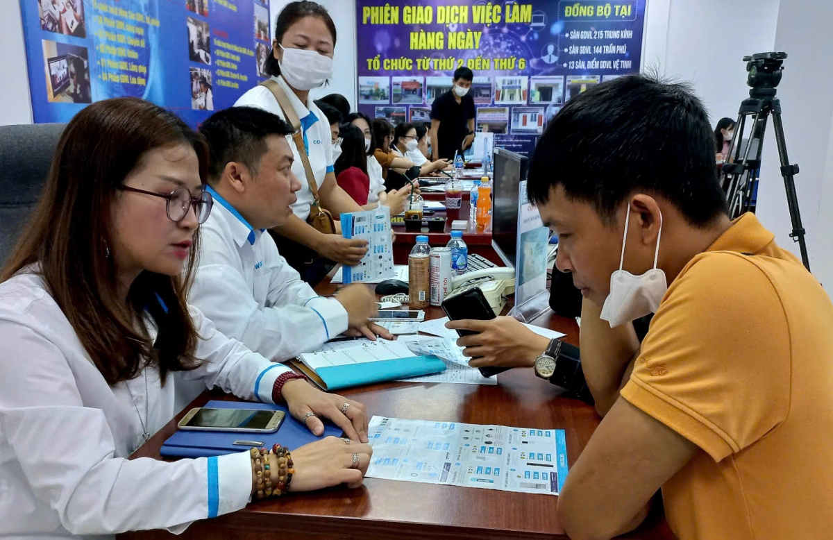 Doanh nghiệp tuyển dụng lao động. Ảnh: Nhật Dương.