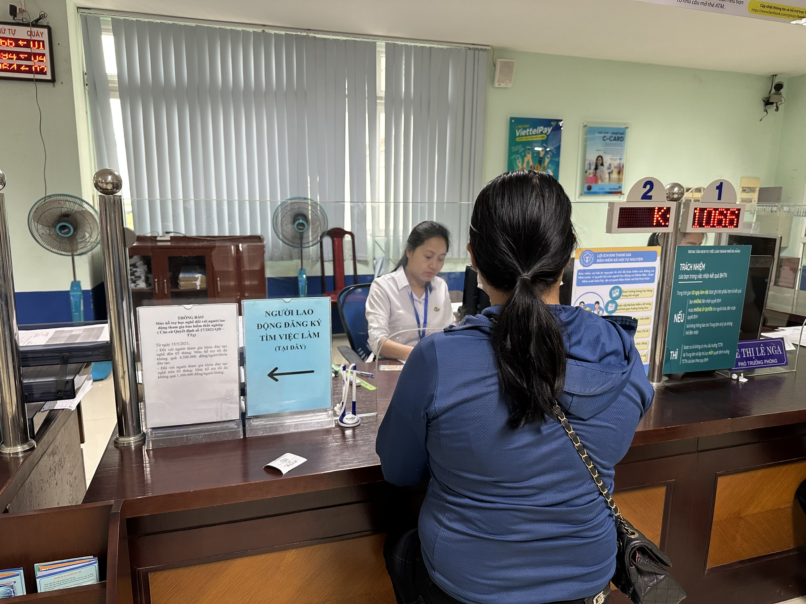 Bảo hiểm thất nghiệp không chỉ là chính sách trợ cấp khi mất việc, mà được đặt trong vai trò hỗ trợ đào tạo, duy trì việc làm và quản trị rủi ro lao động. Ảnh: Dũng Hiếu