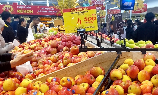 Các loại thực phẩm được bày bán tại một siêu thị trên địa bàn Hà Nội. Ảnh: Nhật Dương.
