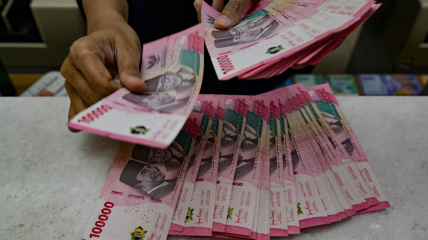 Nhà đầu tư ngoại ồ ạt bán tài sản Indonesia