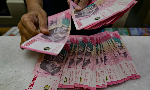 Nhà đầu tư ngoại ồ ạt bán tài sản Indonesia