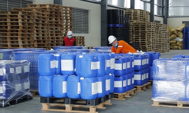 Đề xuất bãi bỏ một số quy định trong quản lý, thông quan hóa chất nhập khẩu