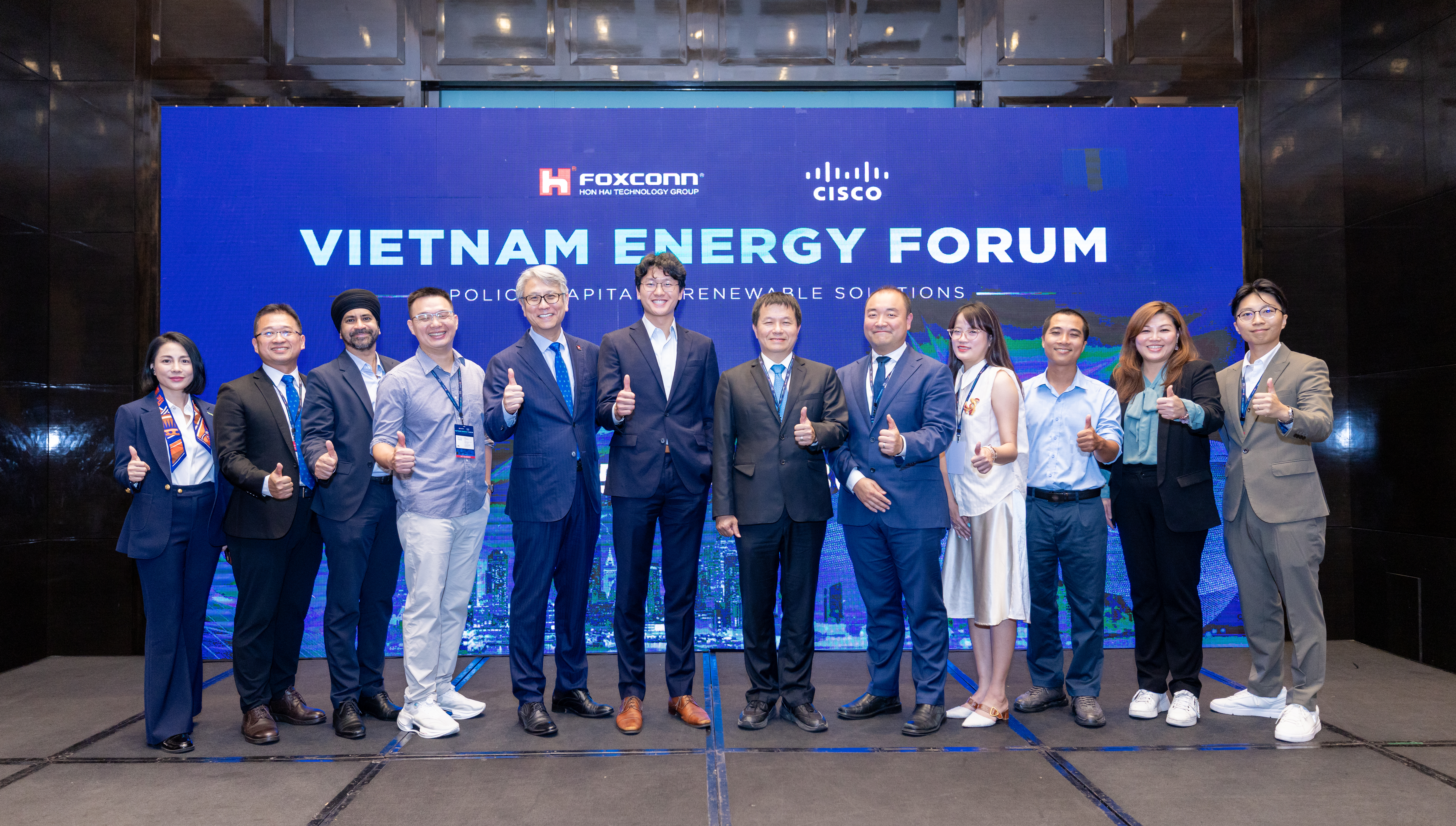 Phiên thảo luận chuyên đề tập trung vào xu hướng chuyển dịch năng lượng và phát triển bền vững của doanh nghiệp tại Việt Nam, xoay quanh ba nội dung chính: Tăng cường khả năng chống chịu về năng lượng, thúc đẩy ứng dụng năng lượng tái tạo và mở rộng hợp tác trong ngành. Ảnh: Foxconn.