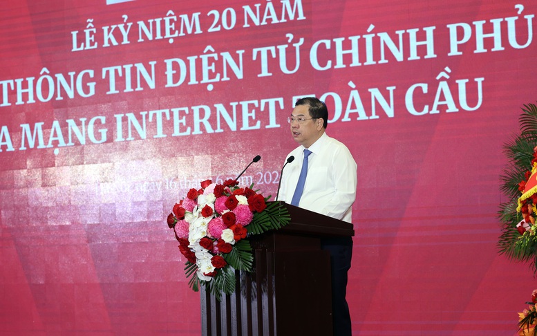 Phó Thủ tướng Thường trực Phạm Gia Túc dự và phát biểu tại lễ kỷ niệm 20 năm ngày Cổng Thông tin điện tử Chính phủ hòa mạng Internet toàn cầu - Ảnh: VGP