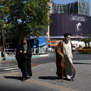Người dân trên đường phố ở Tehran, Iran ngày 15/6/2026 - Ảnh: WANA/Reuters.