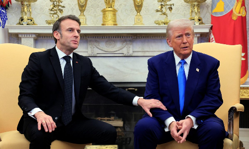 Tổng thống Trump dọa áp thuế quan 100% lên rượu vang Pháp