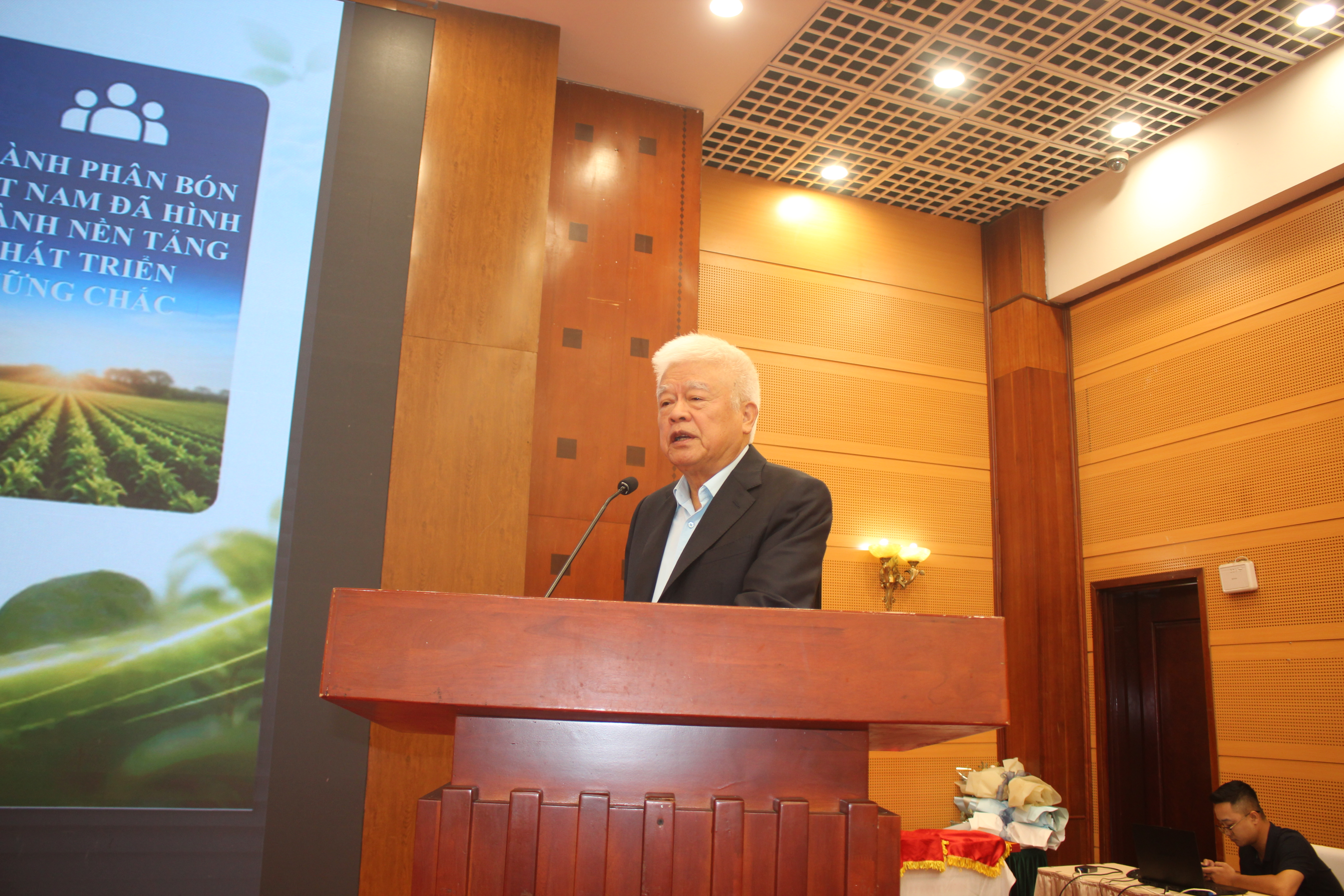 TS Nguyễn Trí Ngọc: "Trong thách thức vẫn tồn tại nhiều cơ hội để tái cấu trúc ngành". Ảnh: Chu Khôi