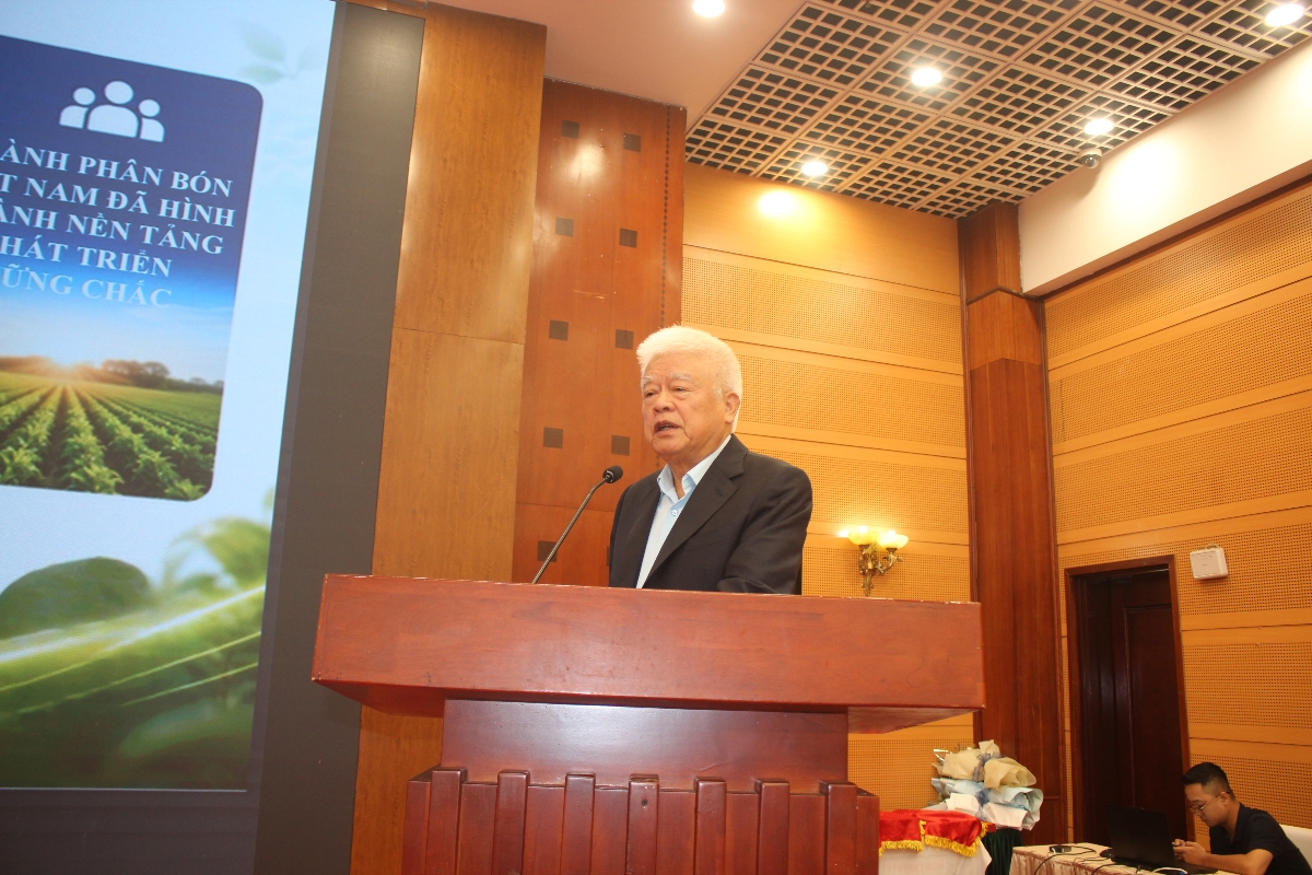 TS Nguyễn Trí Ngọc: 