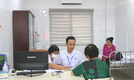 Hà Nội hỗ trợ tới 100 lần lương tối thiểu để thu hút bác sĩ về trạm y tế
