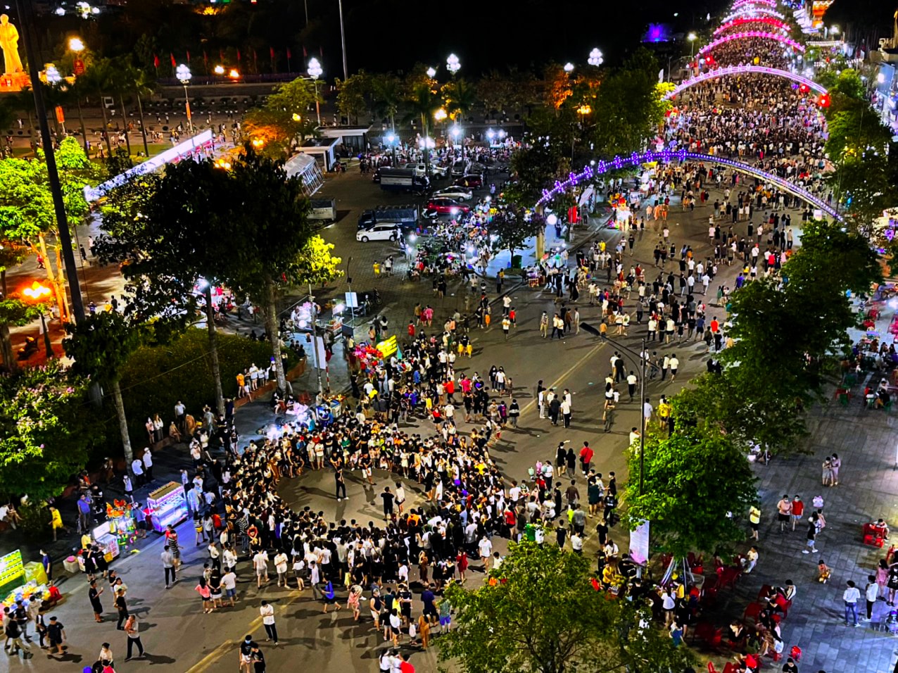 Phố đi bộ ở phường Trường Vinh, Nghệ An. Ảnh: Quang An