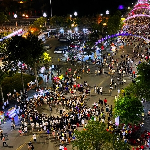 Phố đi bộ ở phường Trường Vinh, Nghệ An. Ảnh: Quang An