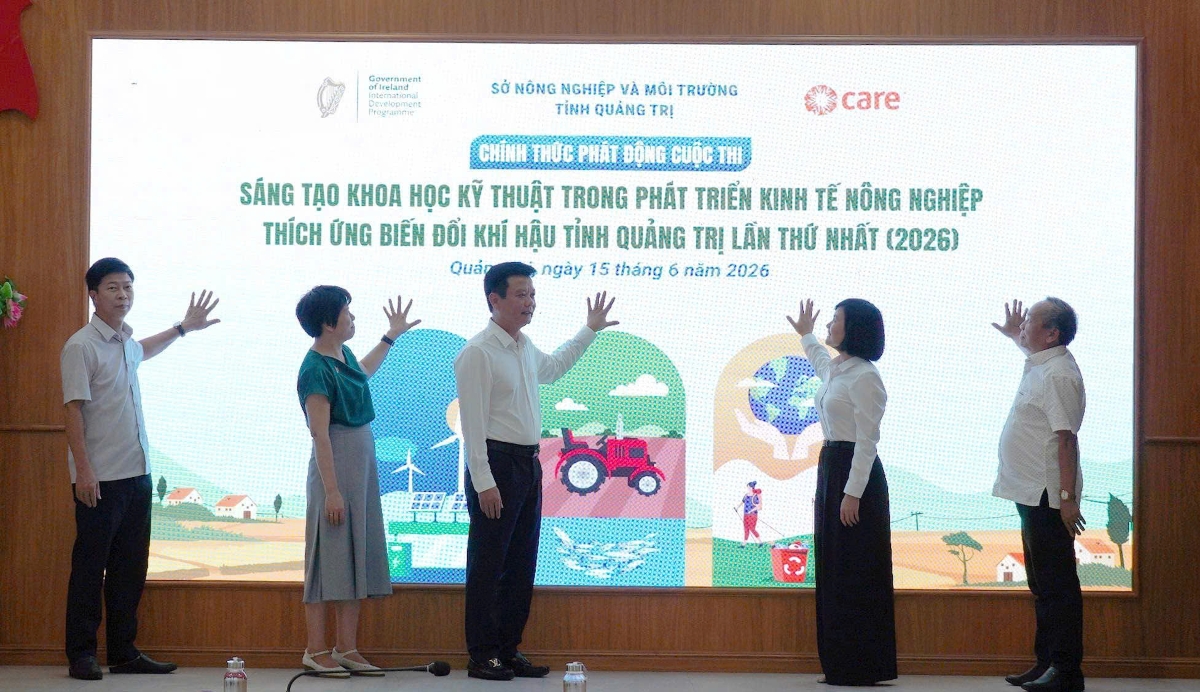 Ban Tổ chức nhấn nút khởi động Cuộc thi