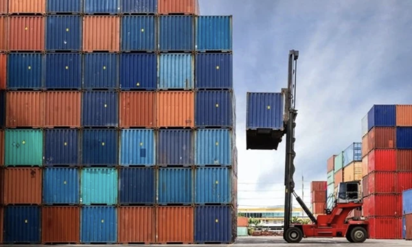 Thâm hụt thương mại 13,8 tỷ USD không đáng lo, không phản ánh vào chứng khoán? 