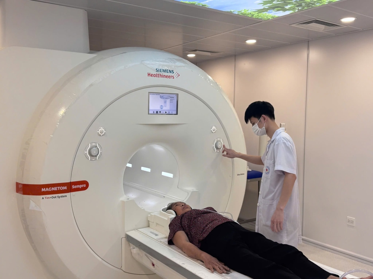 ệnh viện Đa khoa Tỉnh Hưng Yên đưa vào vận hành hệ thống máy chụp cộng hưởng từ Magnetom Sempra và máy chụp cắt lớp vi tính Somatom Go.Now.