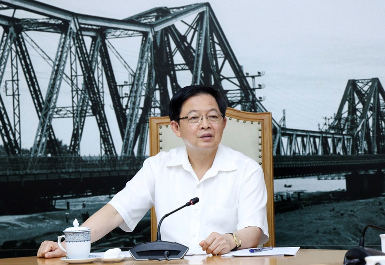Phó Thủ tướng Hồ Quốc Dũng  yêu cầu Bộ Khoa học và Công nghệ khẩn trương hoàn thiện hồ sơ để trình Chính phủ dự thảo Nghị định hướng dẫn thi hành Luật Công nghệ cao trước 20/6/2026 - Ảnh: VGP. 