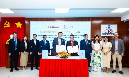 Vietbank tài trợ phòng thực hành mô phỏng nghiệp vụ ngân hàng cho UEF