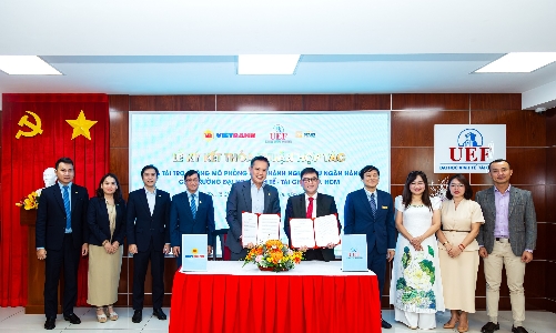 Vietbank tài trợ phòng thực hành mô phỏng nghiệp vụ ngân hàng cho UEF