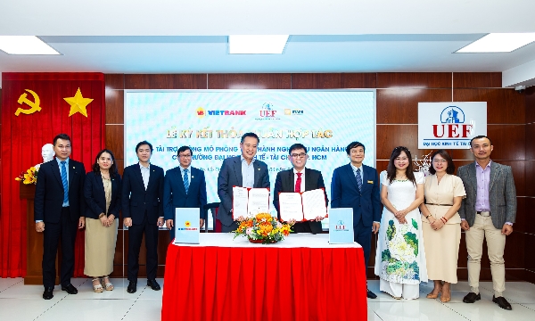 Vietbank tài trợ phòng thực hành mô phỏng nghiệp vụ ngân hàng cho UEF