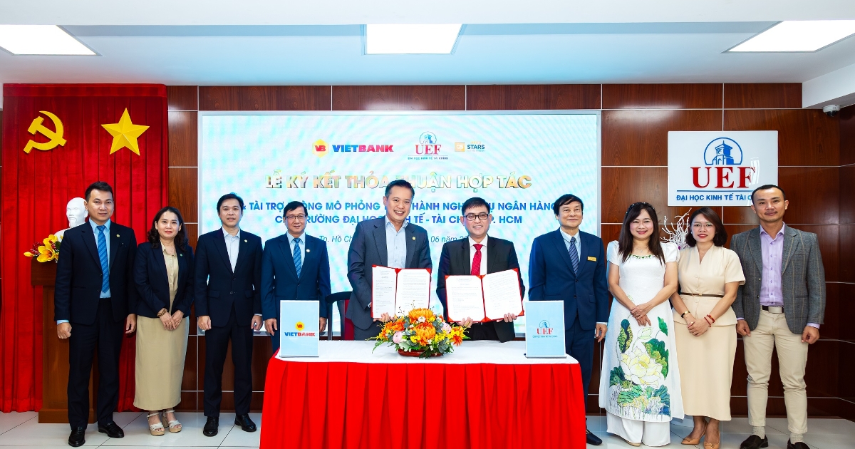 Vietbank tài trợ phòng thực hành mô phỏng nghiệp vụ ngân hàng cho UEF