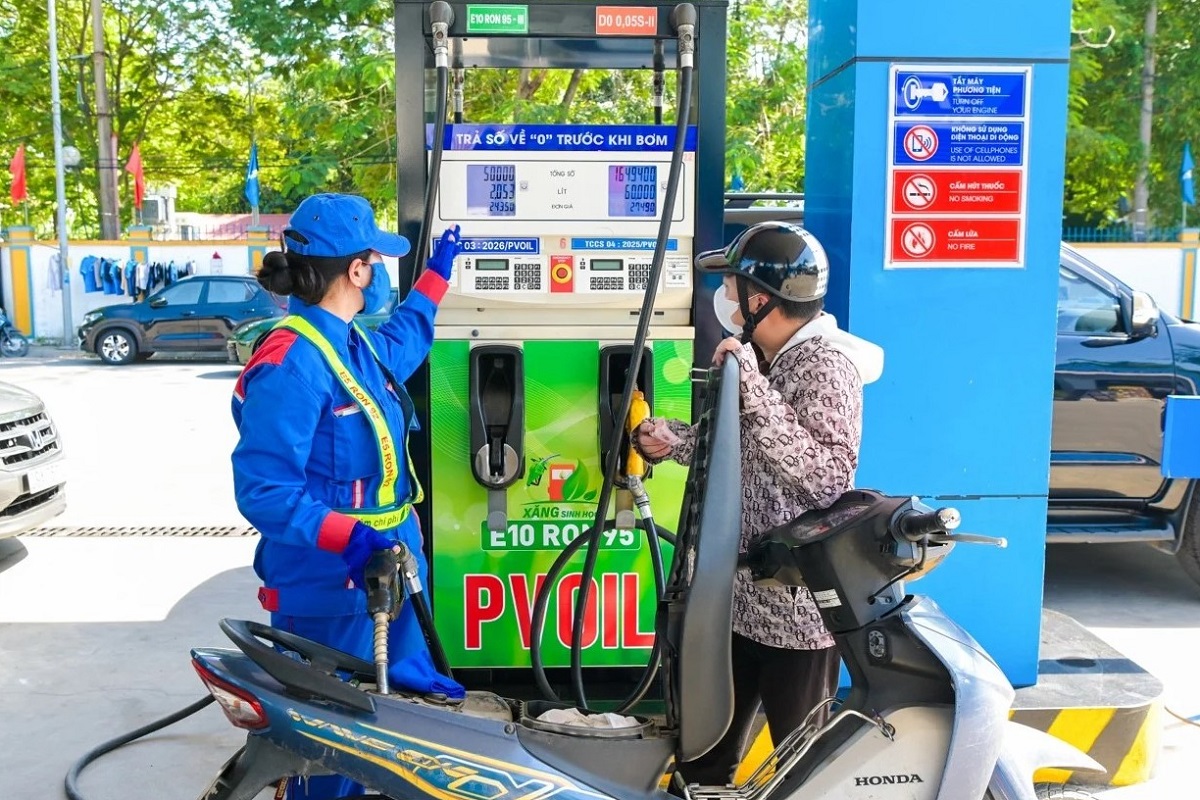 Từ ngày 18/6/2026, xăng E10RON95-III chính thức được xác định là mặt hàng tiêu dùng phổ biến.
