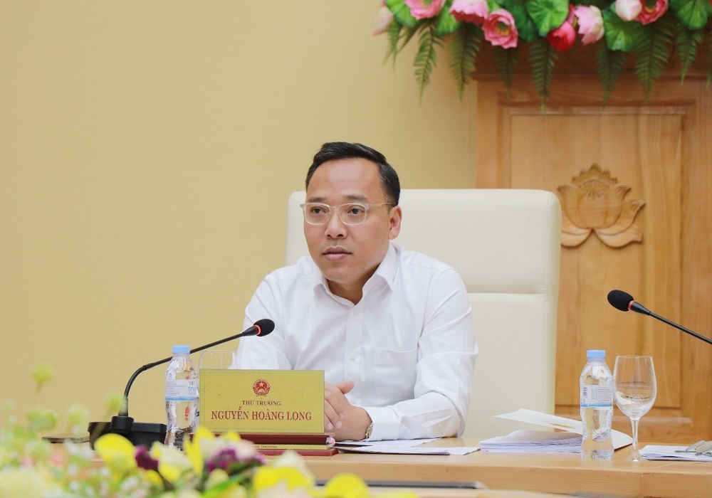Thứ trưởng Bộ Công Thương Nguyễn Hoàng Long: 