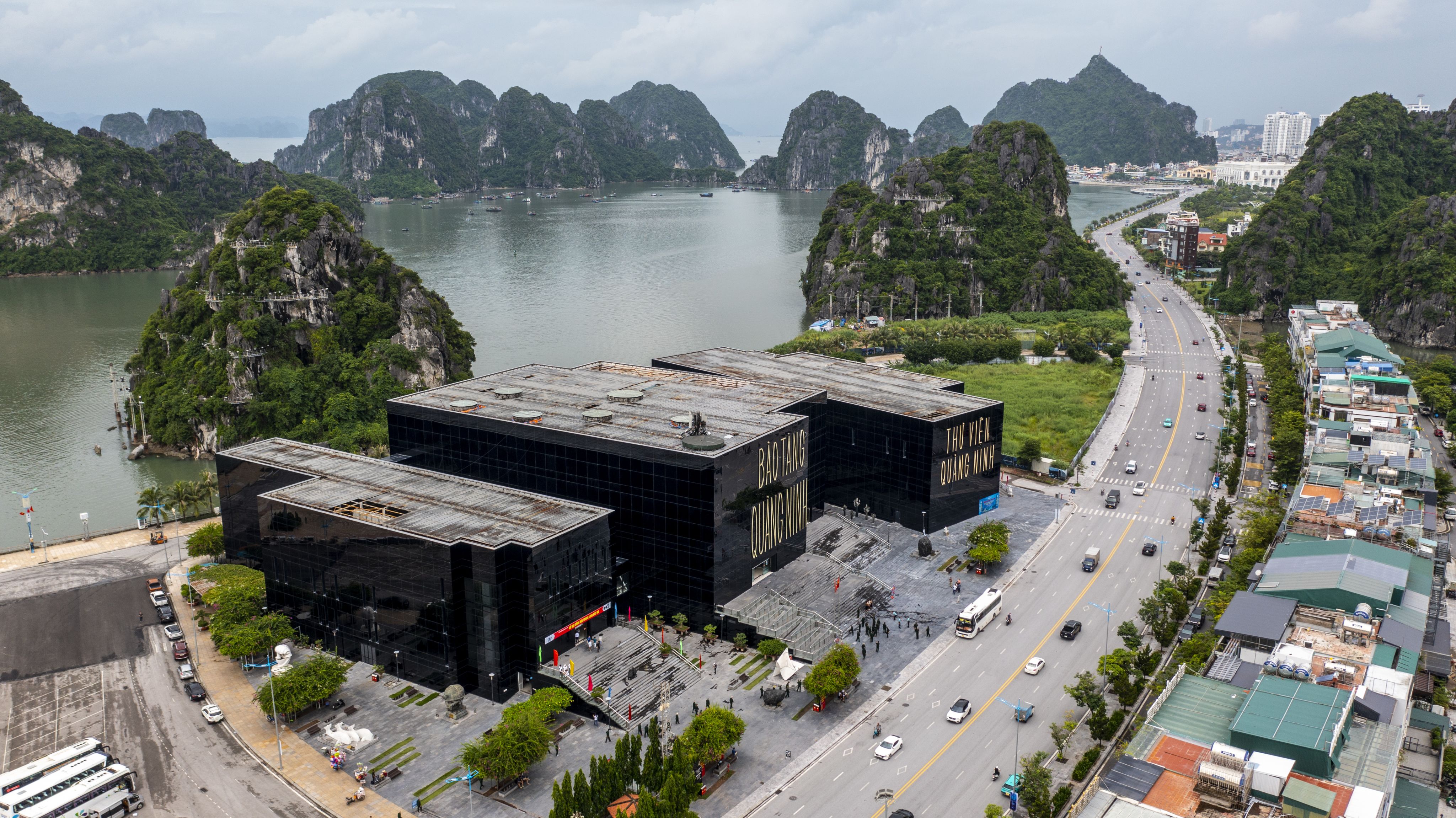 Hà Nội thường được chọn làm điểm khởi đầu để tiếp nối hành trình tới Ninh Bình, Hạ Long, Yên Tử, Sa Pa...