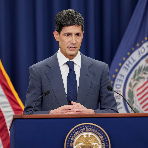 Chủ tịch Fed Kevin Warsh tại cuộc họp báo ngày 17/6 tại Washington DC - Ảnh: Reuters.