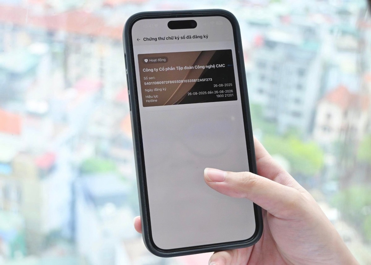 Bệnh nhân tại Chợ Rẫy có thể ký giấy tờ ngay trên VNeID bằng chữ ký số của CMC Cyber Security. Ảnh: CMC Cyber Security.