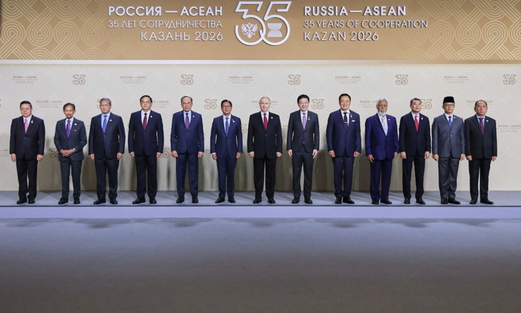 Tổng thống Liên bang Nga Vladimir Putin đón Trưởng đoàn các nước thành viên ASEAN - Ảnh: VGP/Nhật Bắc - Ảnh: VGP