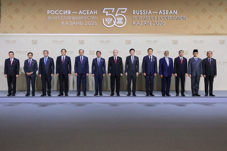 Tổng thống Liên bang Nga Vladimir Putin đón Trưởng đoàn các nước thành viên ASEAN - Ảnh: VGP/Nhật Bắc - Ảnh: VGP