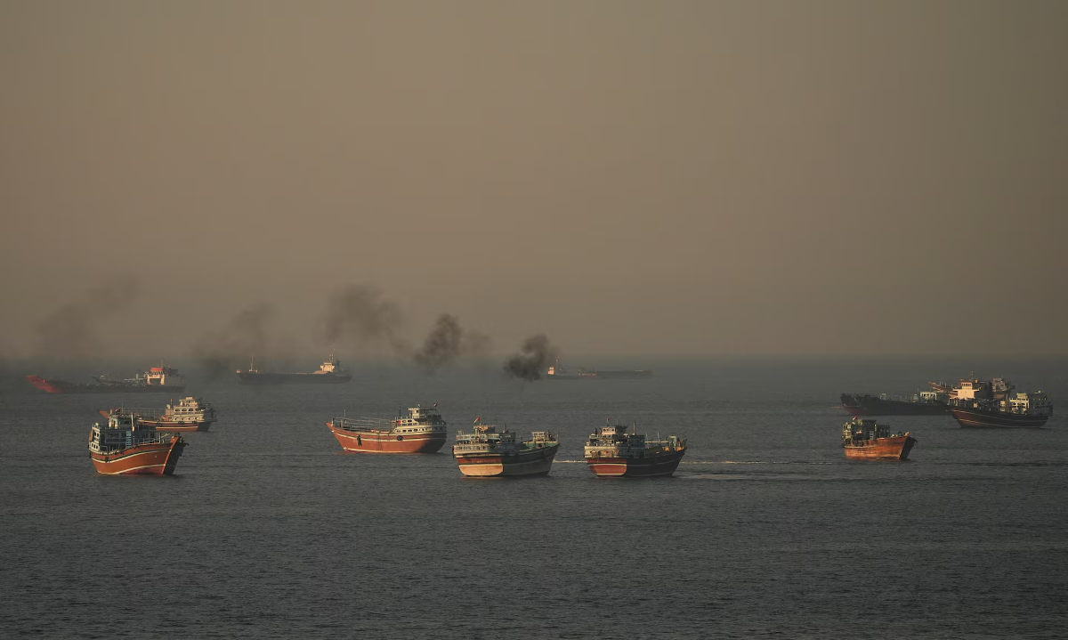 Eo biển Hormuz nhìn từ phía Oman ngày 15/6/2026 - Ảnh: Reuters.