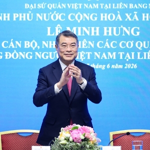 Thủ tướng Lê Minh Hưng gặp gỡ cán bộ, nhân viên các cơ quan đại diện và cộng đồng người Việt Nam đang sinh sống, học tập và làm việc tại Liên bang Nga - Ảnh: VGP