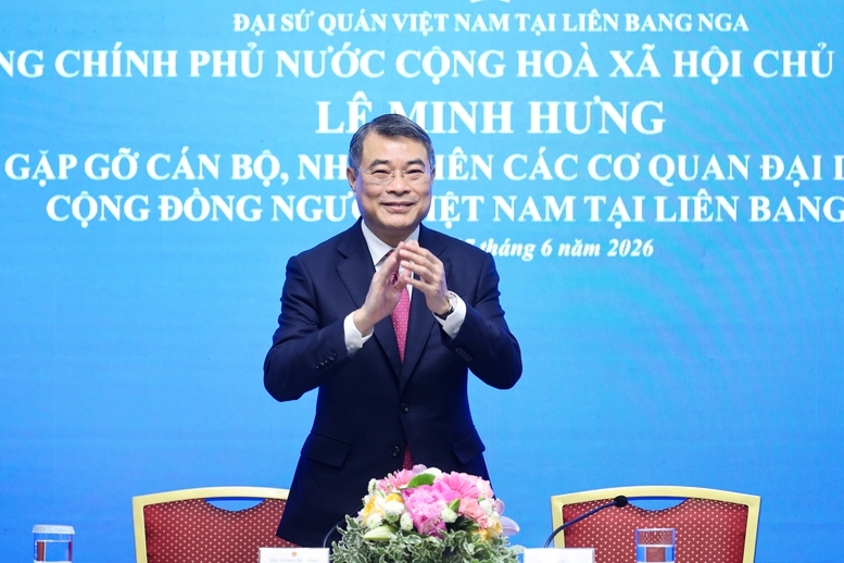 Thủ tướng Lê Minh Hưng gặp gỡ cán bộ, nhân viên các cơ quan đại diện và cộng đồng người Việt Nam đang sinh sống, học tập và làm việc tại Liên bang Nga - Ảnh: VGP