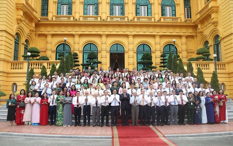 Tổng Bí thư, Chủ tịch nước Tô Lâm và 101 nhà báo tiêu biểu ngày 16/6/2026. Ảnh: VGP
