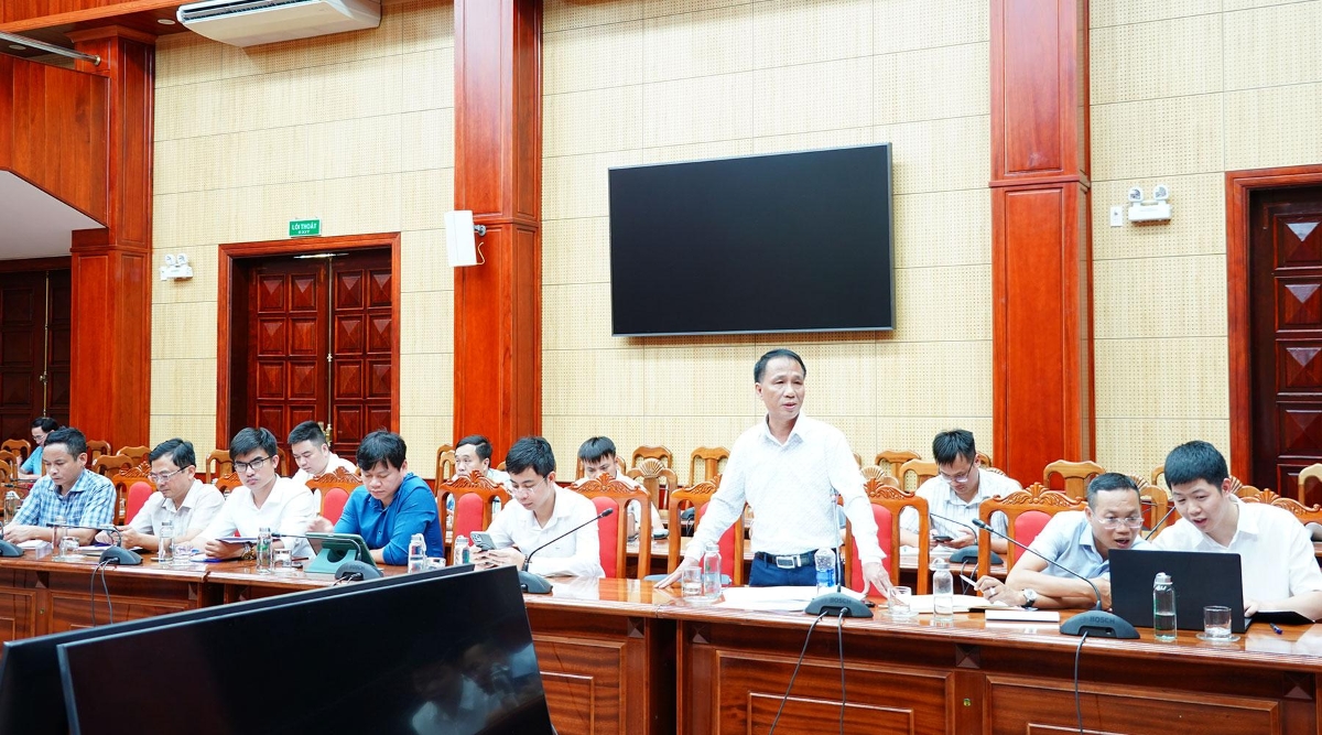 Đại diện các nhà đầu tư báo cáo dự án&nbsp;bị chậm tiến độ tại Khu kinh tế Hòn La và nêu các kiến nghị, đề xuất&nbsp;