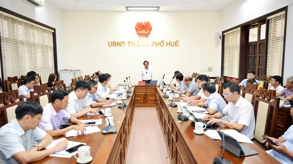 Chủ tịch UBND thành phố Huế Nguyễn Khắc Toàn chỉ đạo tại cuộc họp tình hình thực hiện mục tiêu tăng trưởng kinh tế hai con số và thu ngân sách Nhà nước năm 2026