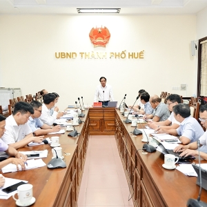 Chủ tịch UBND thành phố Huế Nguyễn Khắc Toàn chỉ đạo tại cuộc họp tình hình thực hiện mục tiêu tăng trưởng kinh tế hai con số và thu ngân sách Nhà nước năm 2026