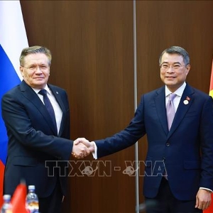 Thủ tướng Lê Minh Hưng tiếp ông Alexey Likhachev, Tổng Giám đốc Tập đoàn Năng lượng nguyên tử Quốc gia Liên bang Nga (Rosatom). Ảnh: TTXVN