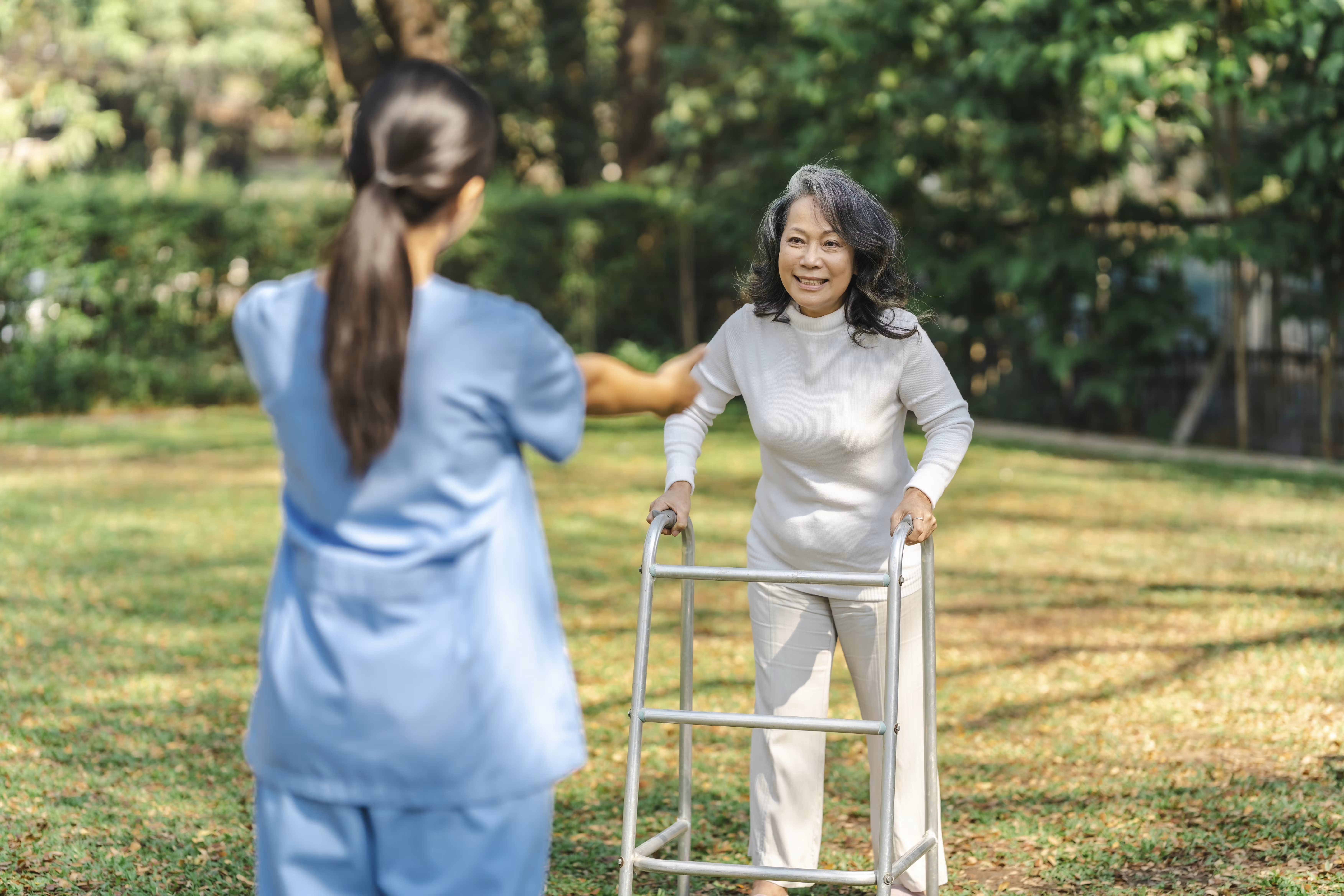 Số lượng bác sĩ, điều dưỡng và nhân viên y tế chuyên ngành lão khoa tại Việt Nam hiện còn thiếu so với nhu cầu.