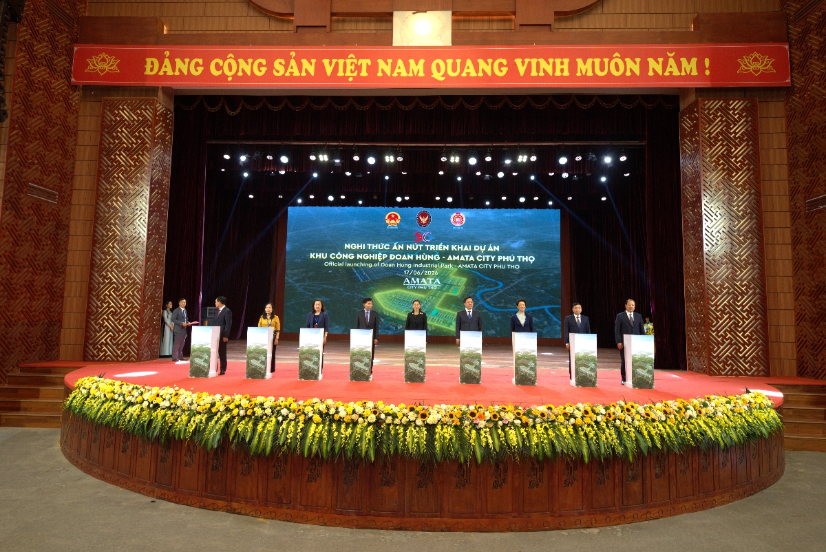 Các đại biểu thực hiện nghi thức ấn nút chính thức triển khai Dự án  Amata City Phú Thọ.&nbsp;Ảnh: Amata Việt Nam.