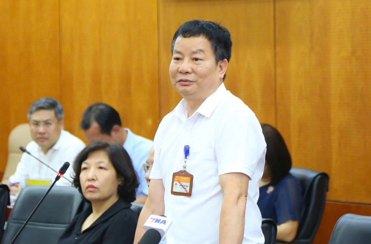 Ông Nguyễn Hữu Thành, Phó Vụ trưởng Vụ Chính quyền địa phương thông tin về tiến độ sắp xếp thôn, tổ dân phố. Ảnh: Tống Giáp. 